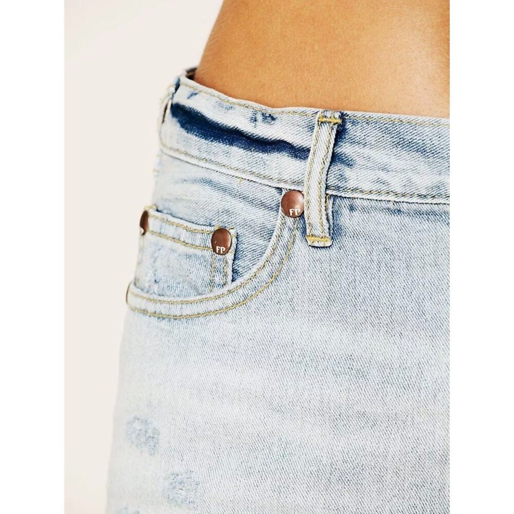 Free People Lacey Cutoff Daisy Wash Distressed Denim Shorts Size 26 Cottagecore - Picture 3 of 10